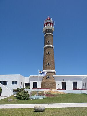 Archivo:Faro cabo polonio verano