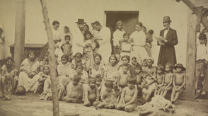 Archivo:Fotografia de famílias paraguaias desabrigadas durante a Guerra do Paraguai