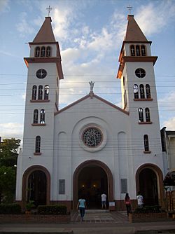 Iglesia Puerto Salgar.JPG