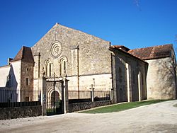 Archivo:Iron gate of Flaran Abbey, Valence-sur-Baïse, Gers, France