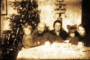 Archivo:Kazimierz Nowak with family