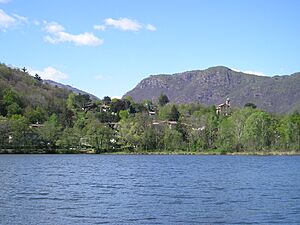 Archivo:Lago di Origlio (2004-04-25)