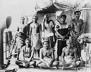 Archivo:Lauaki Namulau'ulu Mamoe (standing 3rd from left with orator's staff) and other chiefs aboard German warship taking them to exile in Saipan, 2909