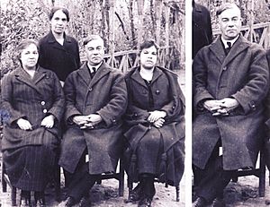 Archivo:Luis Emilio Recabarren y tres de sus hermanas