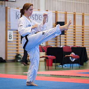 Archivo:Marianne Baudouin Lie practicing Taekwondo