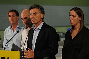 Archivo:Mauricio Macri en conferencia de prensa por alerta meteorológico (8640147377)