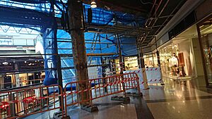 Archivo:Max Center en obras