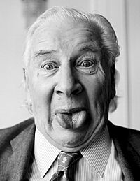 Archivo:Oliver Mark - Peter Ustinov, Berlin 2003