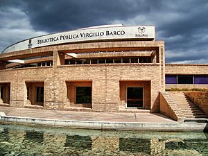 Archivo:Parque y Biblioteca Pública Virgilio Barco 1