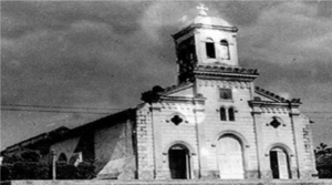 Archivo:Parroquia San Juan Bautista en los años 1950