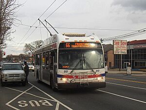 Archivo:Philadelphia E40LFR trolleybus 817