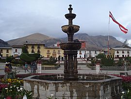 Pileta de la Plaza de Armas de Huamachuco.JPG