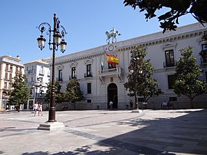 Archivo:Plaza del Carmen y Ayuntamiento de Granada