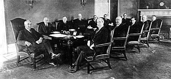 Archivo:President Warren G. Harding's First Cabinet 1921