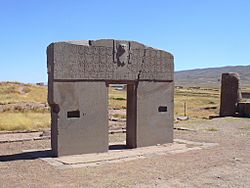 Archivo:Puerta del Sol Símbolo de Tiwanaku - Bolivia