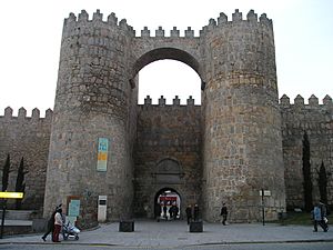 Archivo:Puerta del alcazar