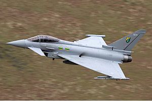 Archivo:RAF Eurofighter EF-2000 Typhoon F2 Lofting-1