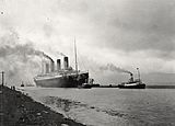 El Titanic abandonando el puerto de Belfast para someterse a las pruebas de navegabilidad en el Mar de Irlanda, 2 de abril de 1912.