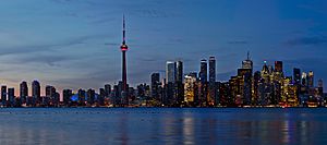 Archivo:Sunset Toronto Skyline Panorama Crop from Snake Island