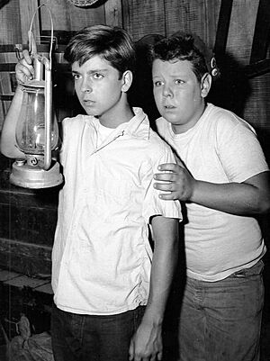 Archivo:Tommy Rettig Donald Keeler Lassie circa 1956
