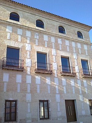Archivo:Torreón de Carrión de Calatrava