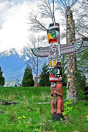 Archivo:Totem poles