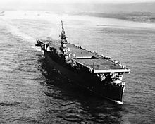 Archivo:USS Belleau Wood (CVL-24) underway on 22 December 1943 (NH 97269)