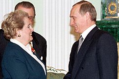 Archivo:Vladimir Putin with Madeleine Albright-1