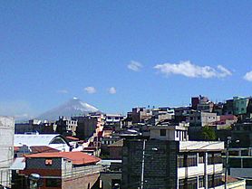Archivo:Volcán Cotopaxi visto desde Latacunga