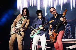 Weezer (36822221322).jpg