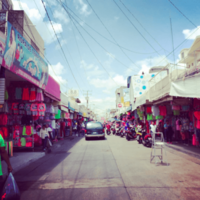 Archivo:Zona de comercio de ropa en Uriangato