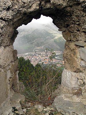 Archivo:062 La Pobla de Lillet des del castell