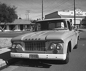 Archivo:1961 Dodge 100 (1976)