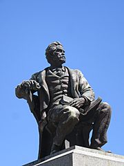 Archivo:2016 Montevido Estatua de Juan Zorrilla de San Martín