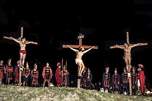 Archivo:2019-Via-Crucis-037