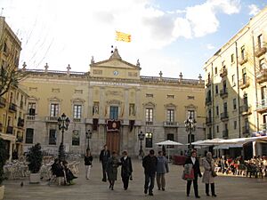 Archivo:476 Ajuntament, plaça de la Font