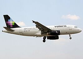 Airbus A319-132, Volaris JP6425410.jpg