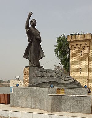 Archivo:Al-Mutanabbi Statue in Baghdad