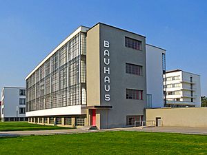 Archivo:Bauhaus School