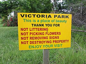 Archivo:Botanical Garden (5915535835)
