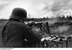 Archivo:Bundesarchiv Bild 101I-274-0498-15, Russland, Soldat mit MG 34