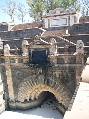 Archivo:Cajas del desagüe del gran canal (1)
