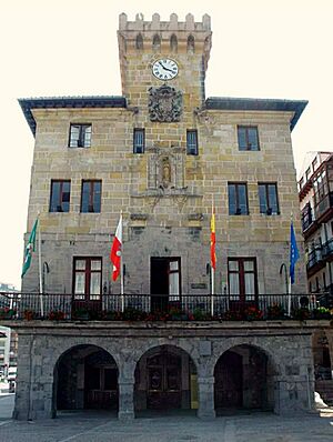 Archivo:Castro-Urdiales - Ayuntamiento 3