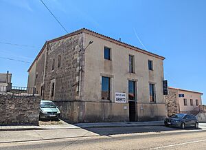 Archivo:Centro de interpretación del barro, Pereruela