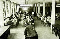 Archivo:Comedor universitario de La Plata en 1961
