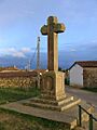 Cruz junto a Iglesia