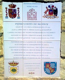 Archivo:Detalle del Monumento a Pedro Cortés de Monroy en La Zarza (Badajoz)