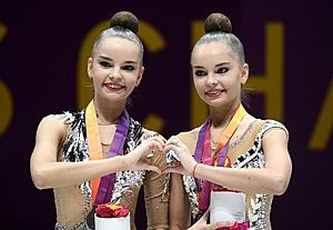 Archivo:Dina and Arina Averina 2017 European Championships