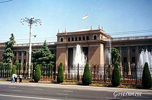 Archivo:Dushanbe government