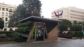 Entrada al Refugio Antiaéreo Búnker del Altozano. Centro de Interpretación y Sensibilización para la Paz. Plaza del Altozano. Albacete.jpg